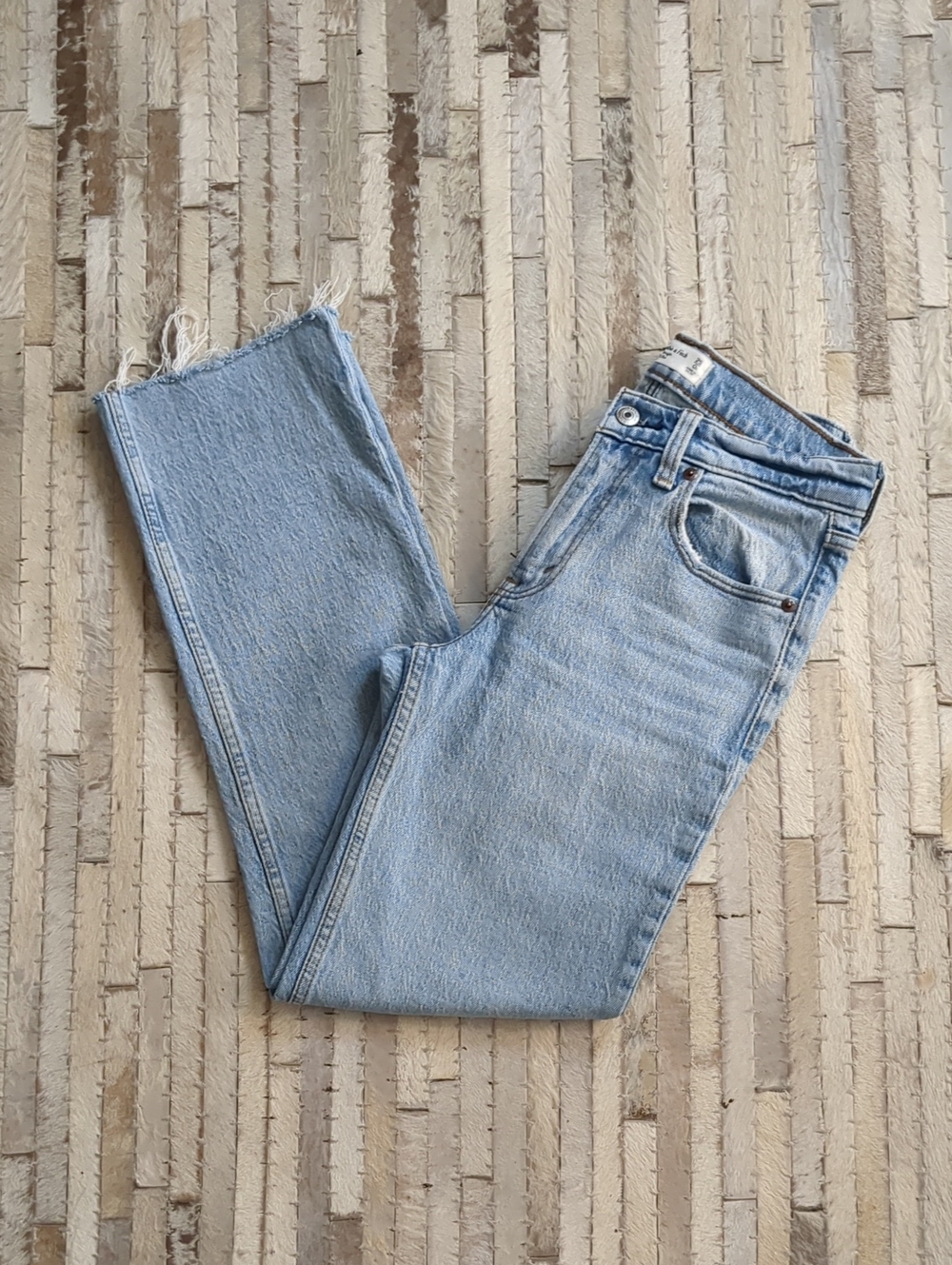 Abercrombie & Fitch Women's 25 / 0 The Straight Mid Rise Light Denim Jeans